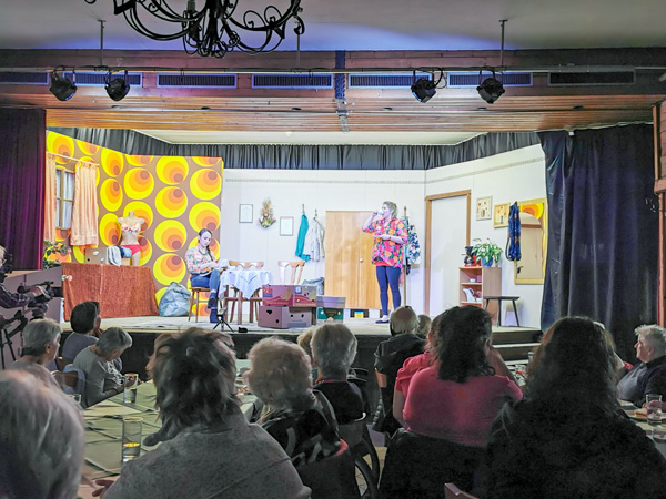 Theaterbesuch der Bewohner und Bewohnerinnen bei der Laienspielbühe Breitenbach